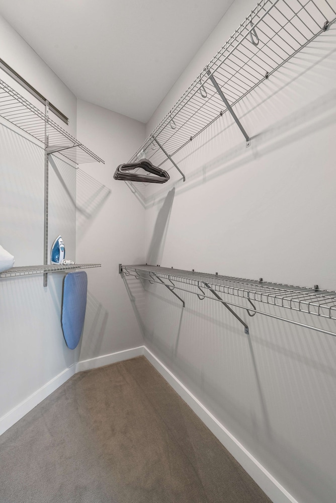 Exclusive Gold Coast 2BR Balcony Walkable