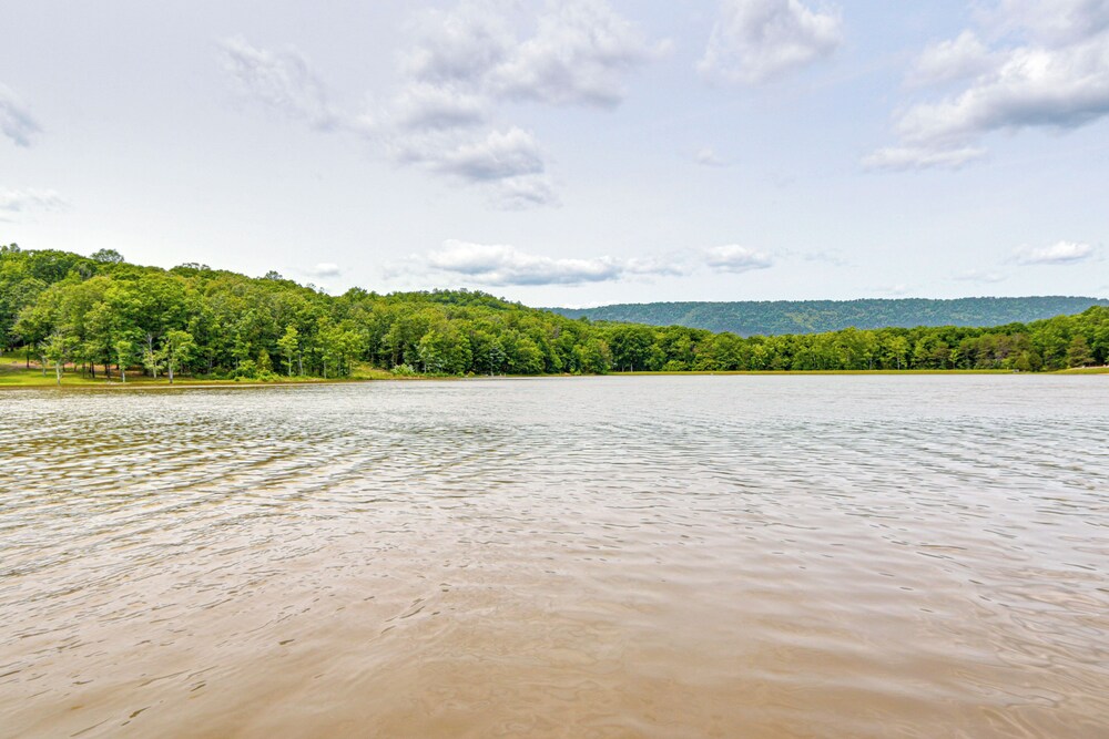3 Mi to Potomac River: Remote Cabin in Springfield