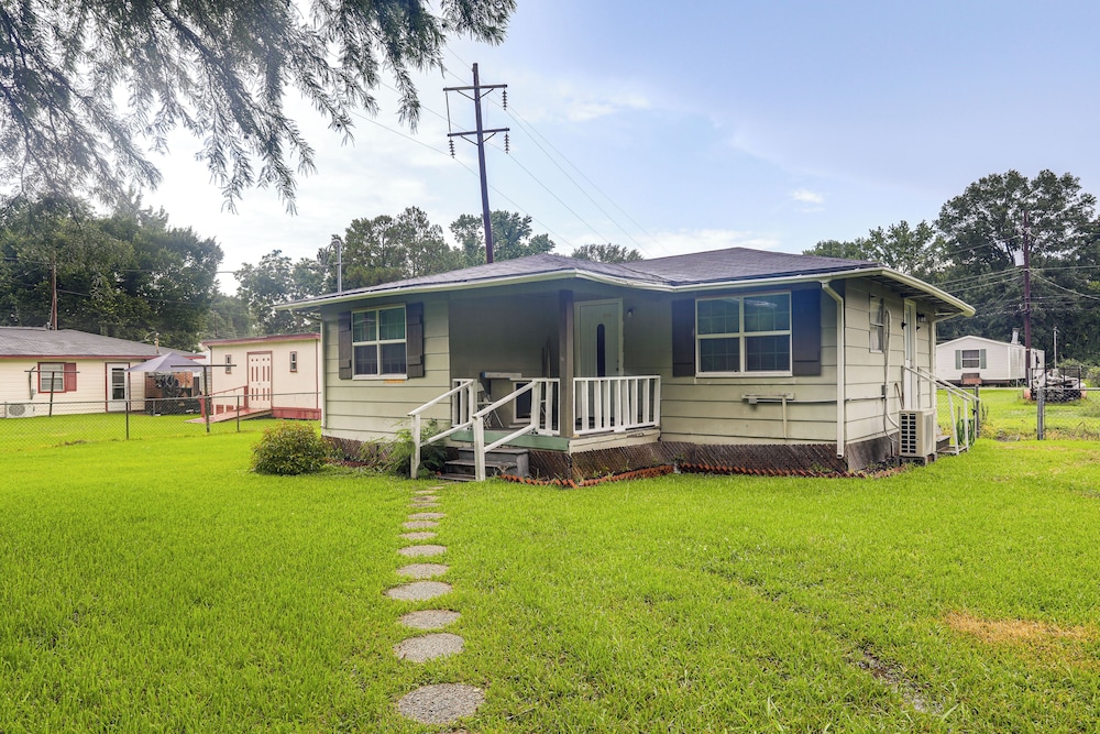 14 Mi to Downtown Baton Rouge: Plaquemine Retreat