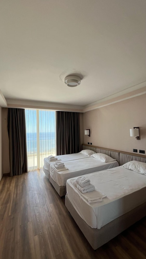 Whisky Green Coast Hotel & Apartments