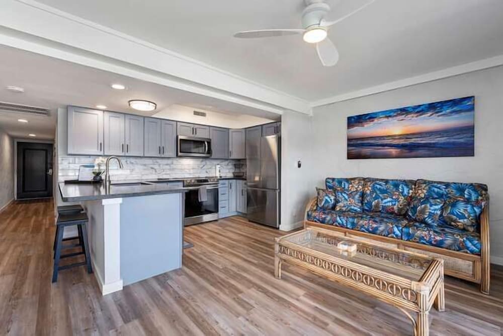 Ocean Views - No Stairs! - In Unit Washer/dryer - BBQ - Vrkcv