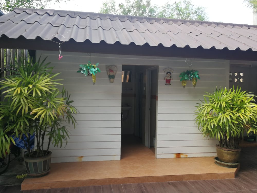 Kumkhumsriwangchai Amphawa