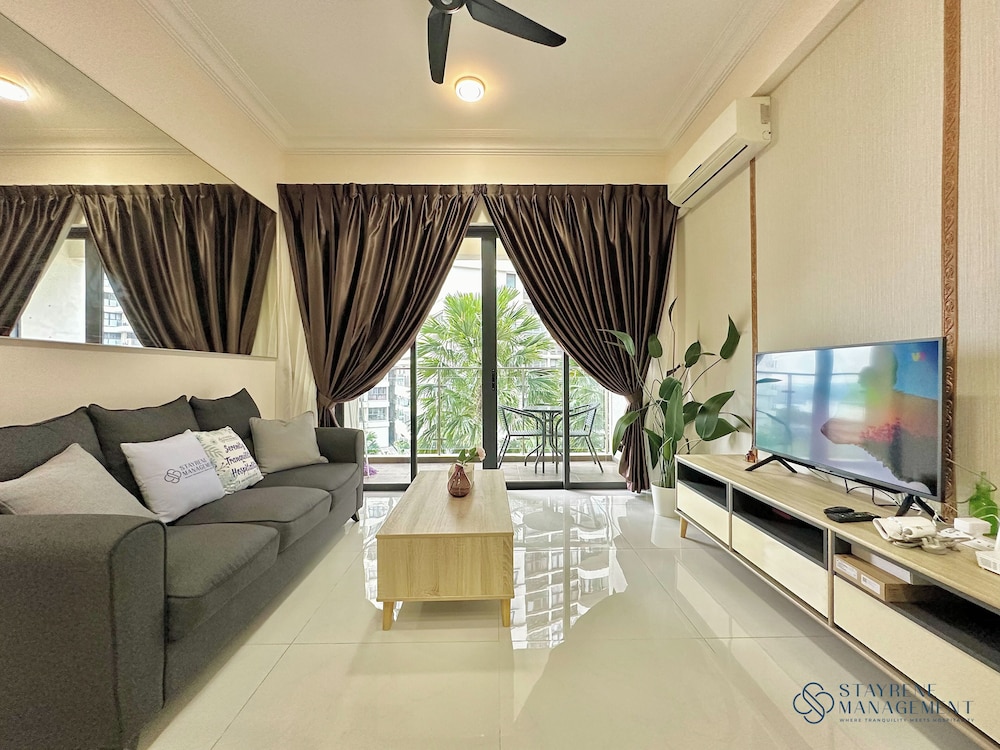 Country Garden Danga Bay Sea View Homestay by Stayrene