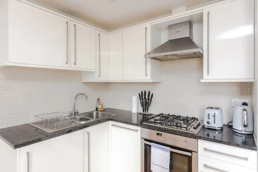 Homely 2 Bedroom Flat Near Embankment Station