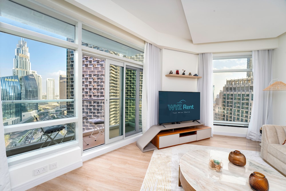 Stunning 2 BR in the heart of Downtown