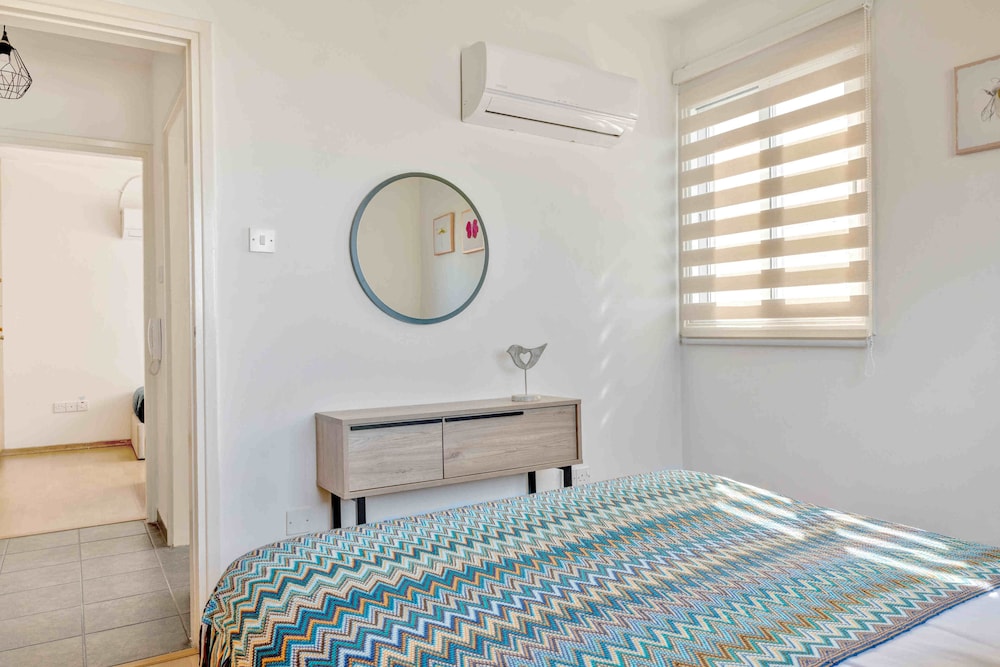 Phaedrus Living Modern City Flat Elpida