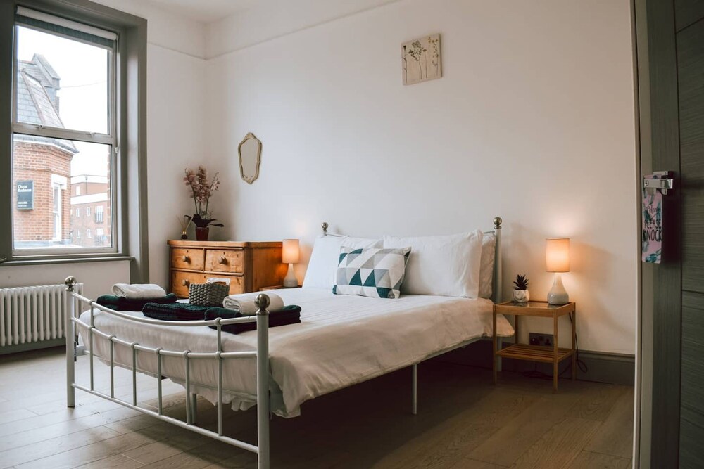 The Twickenham Apartment Near Strawberry Hill