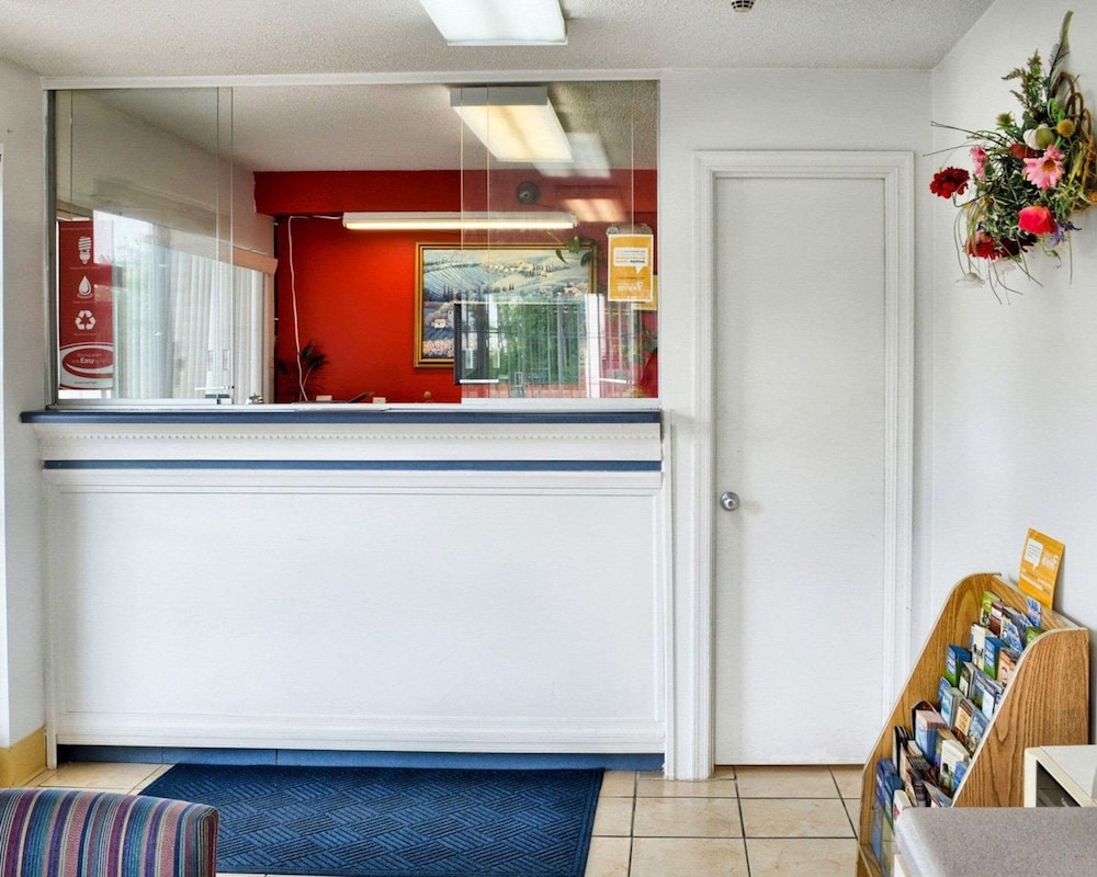 Econo Lodge Ruther Glen view 4