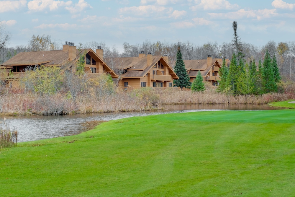Schuss Mountain Condo w/ Deck: Walk to Ski Lift! view 5