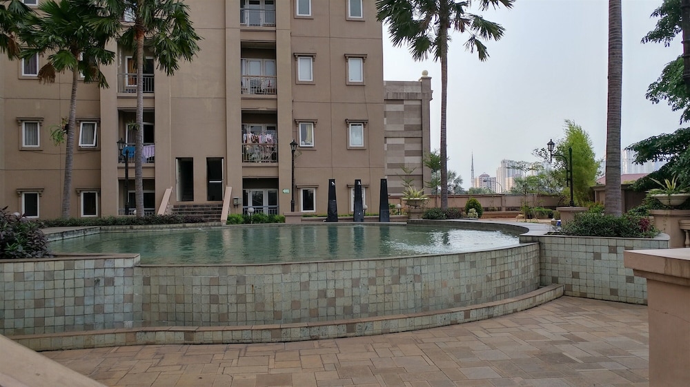 Spacious 3BR Residence at Grand Palace Kemayoran Apartment view 2