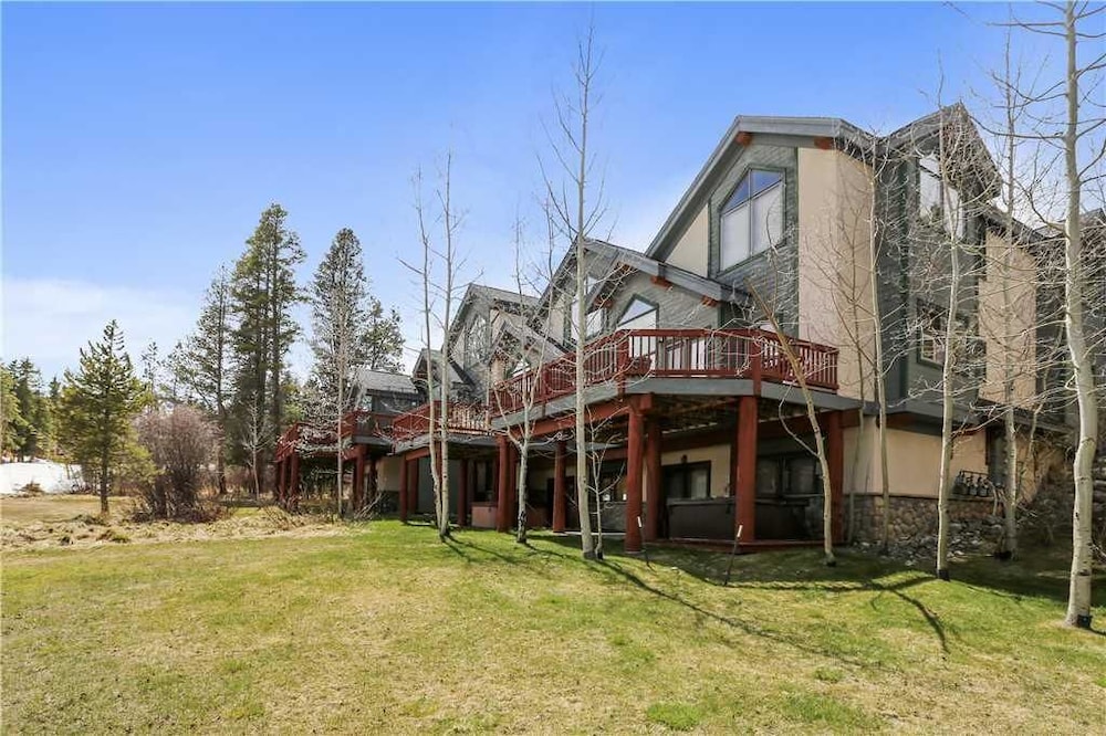 Pines 101 Ski in out 4 BR Town House