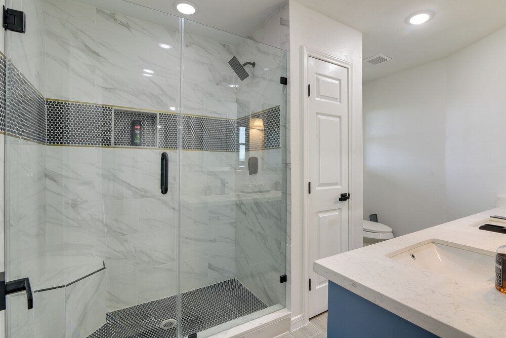 3 Mi to Bolivar Beach: Quiet Condo w/ Balcony