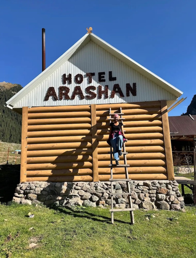 Arashan Hotel