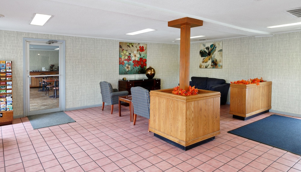Red Carpet Inn - Louisville