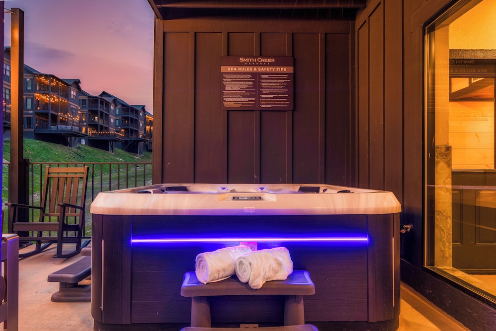 Star Gazer Luxury Rooftop Cabin
