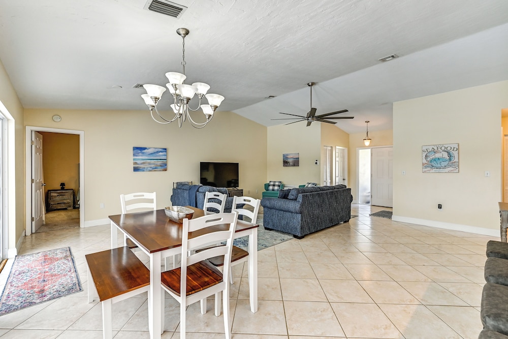 Hot Tub & Heated Pool: Bonita Springs Getaway!