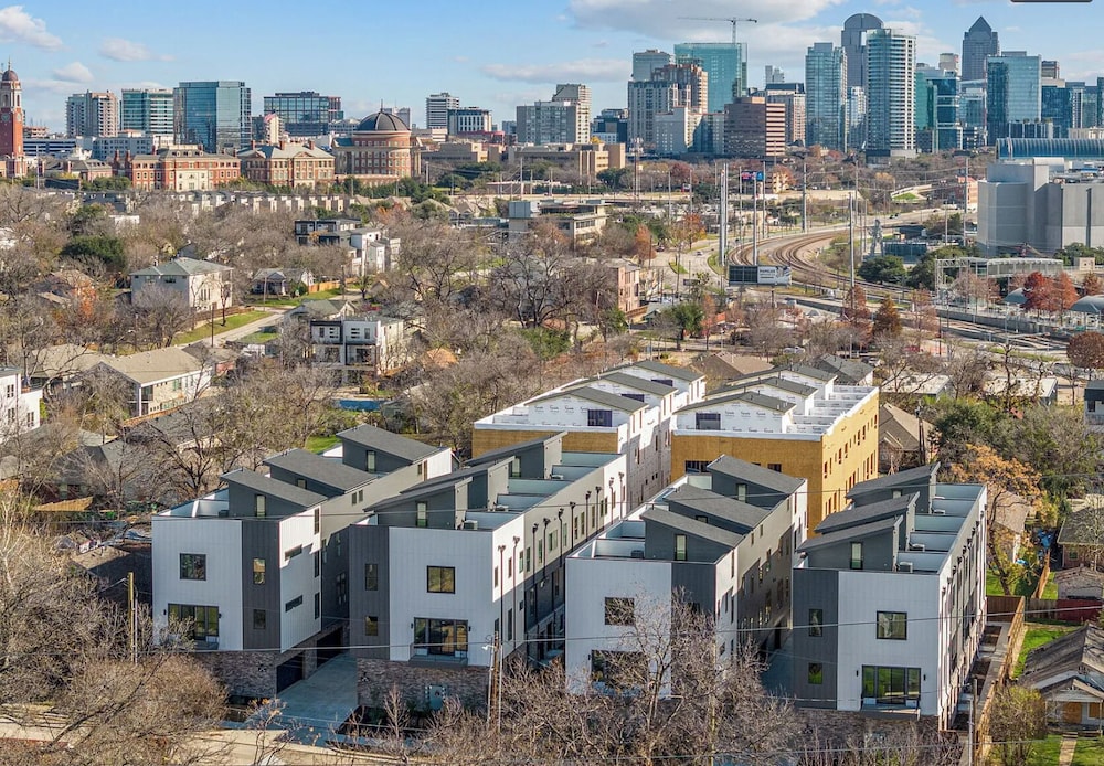 Landing Apartments - Downtown Dallas