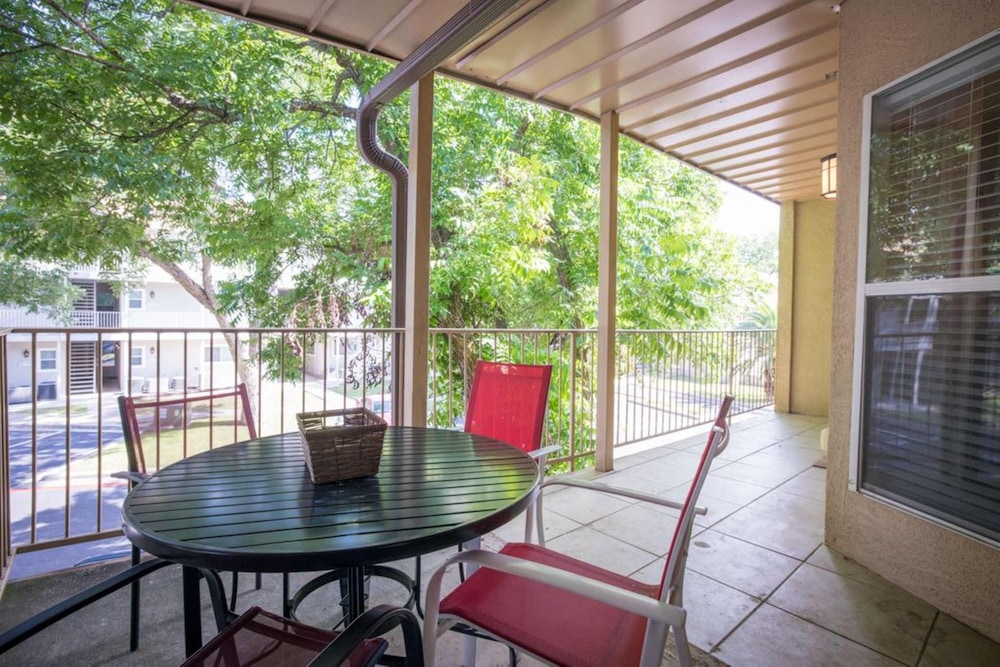 Waterwheel Hideaway - Cozy Condo for 6 With Resort-style Amenities