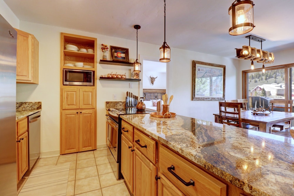 An206 Anaconda 4 Bedroom Condo