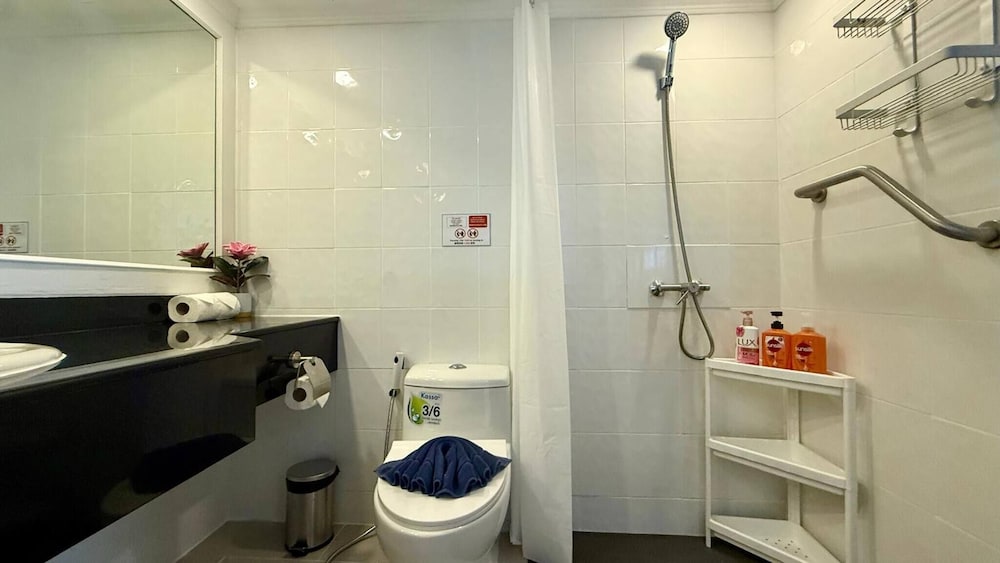 Palace - Spacious 1 Bedroom Condo With Shared Pool
