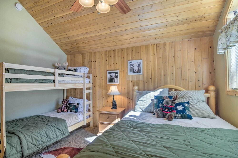 Duck Creek Village Cabin: Hike, Ski, & Bike! view 2