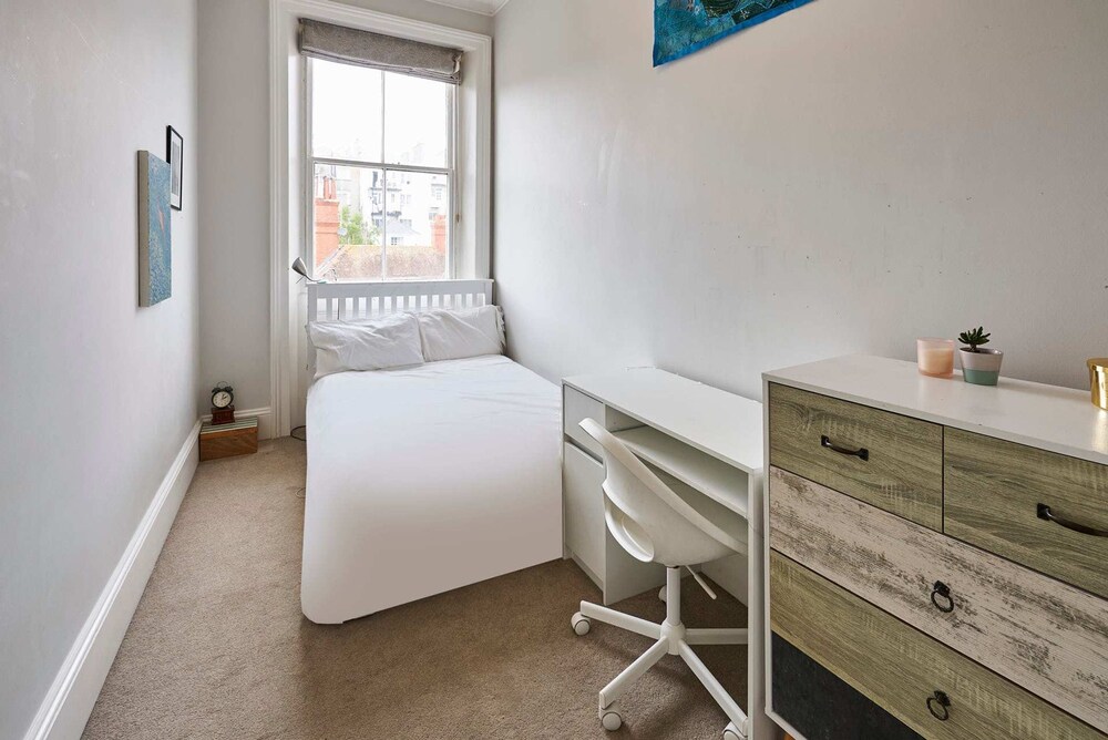 Host Stay Mermaid Hove