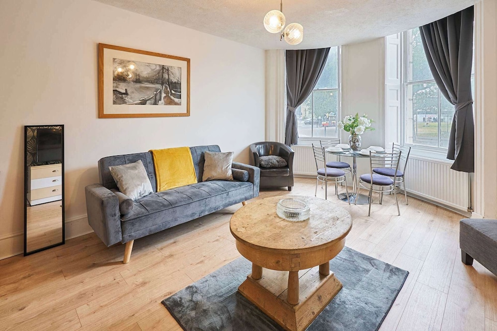 Host Stay Grand Parade Apartment