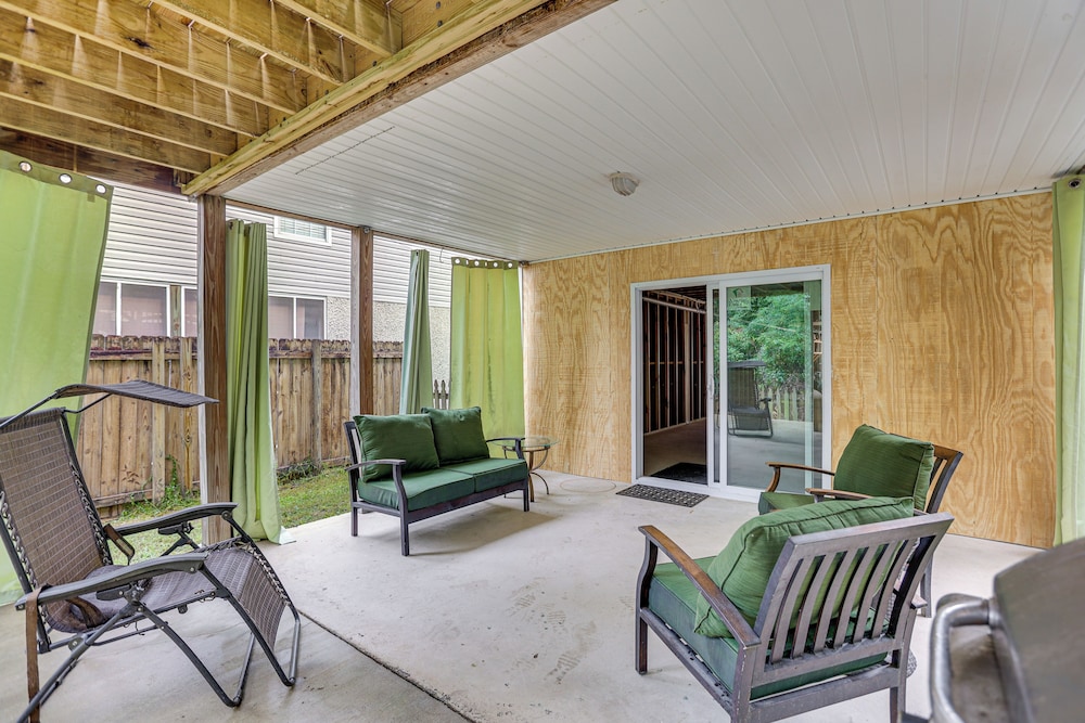 4 Mi to Beaches: St Simons Island Escape w/ Patio!
