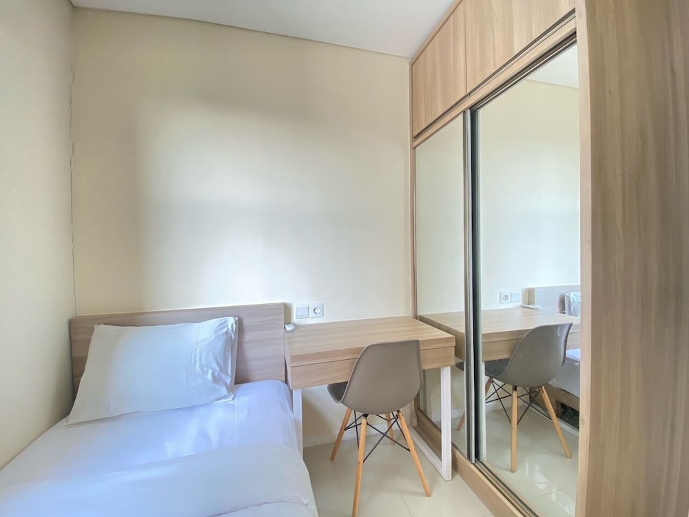 Spacious Corner 2Br Apartment At Parahyangan Residence view 4