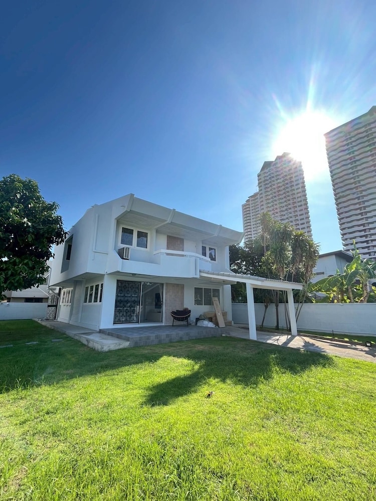 5 Beds 452sqm With Private Garden Pet-friendly Cctv Quiet and Homey