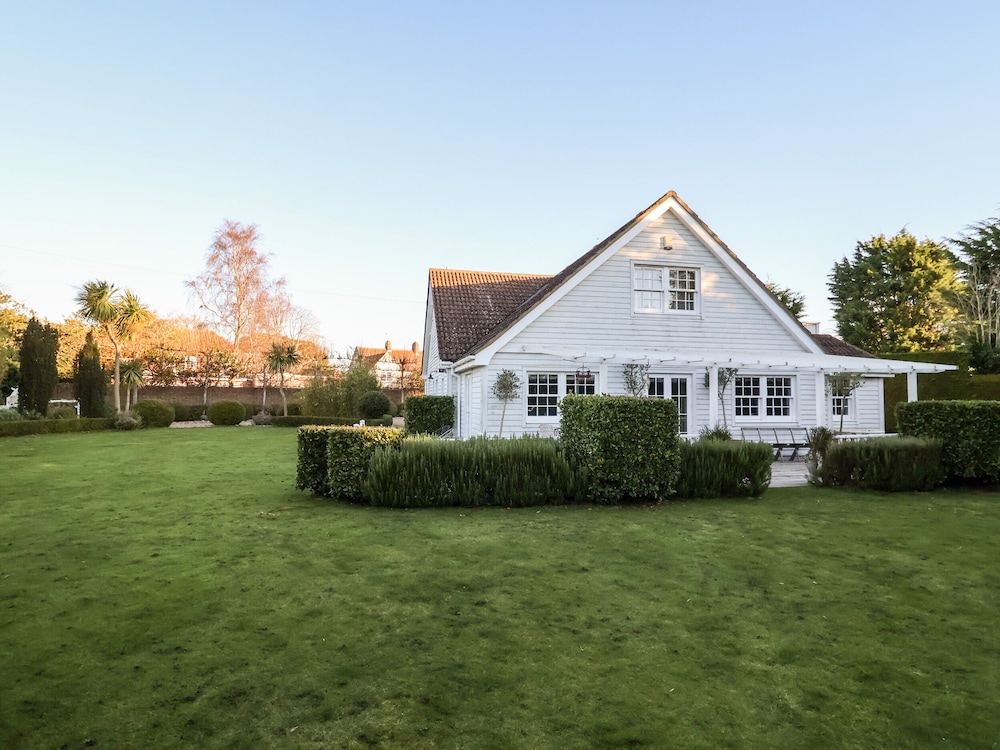 Lampland House