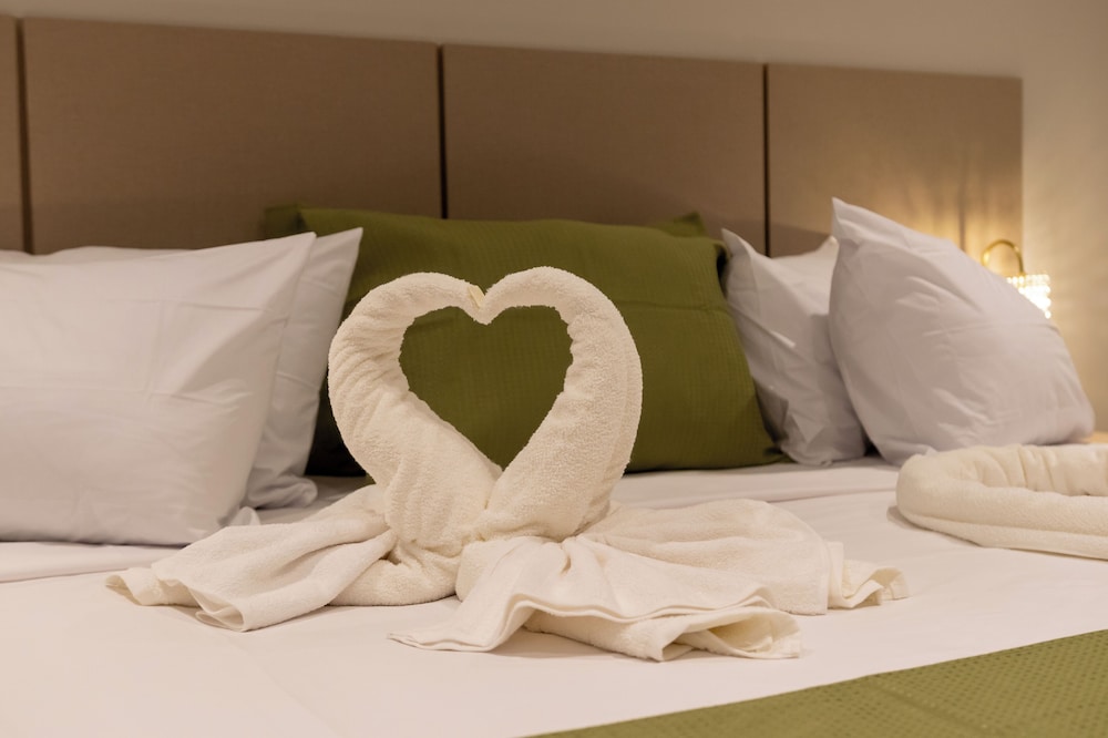 Aira Hotel