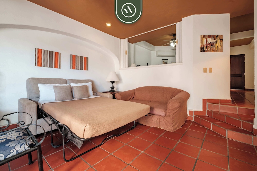 Amazing 1 BR Condo - Partial Oceanview - Pool