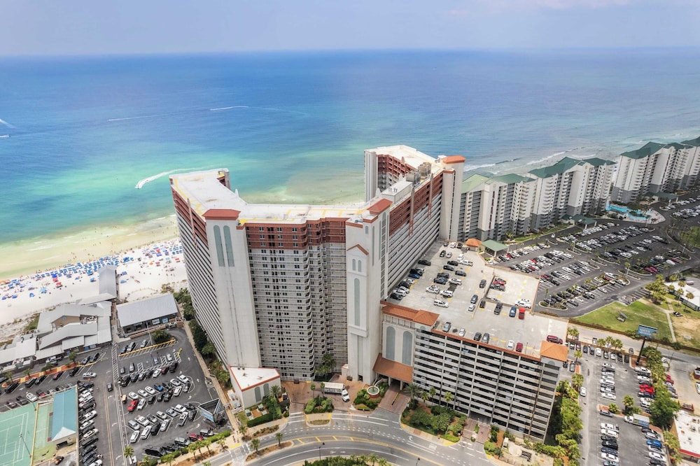 Relax at Panama City Beach Balcony, Parking, Walk to Dining
