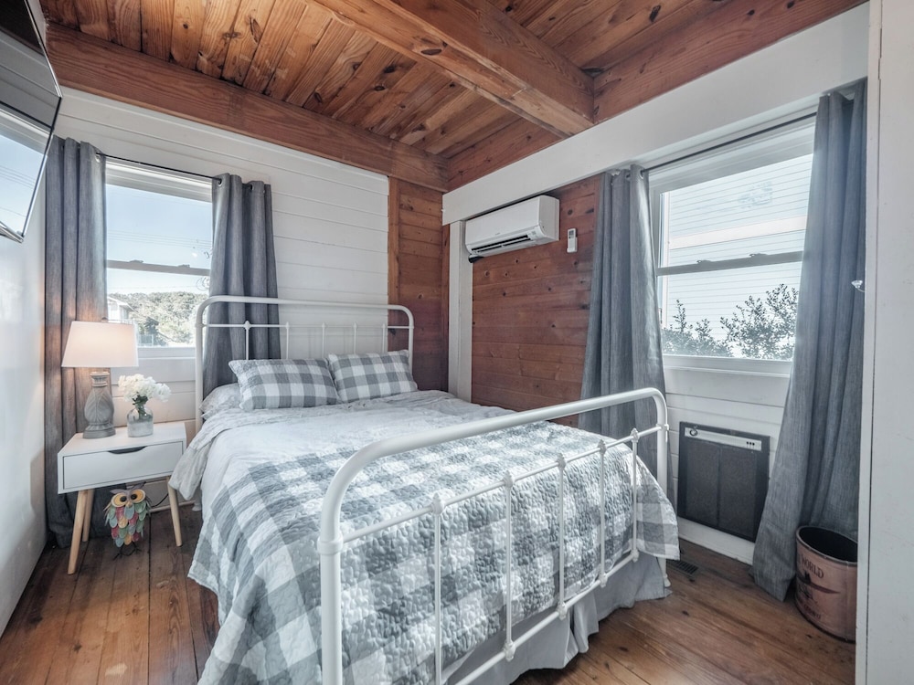 Vintage Vacation by Topsail Realty