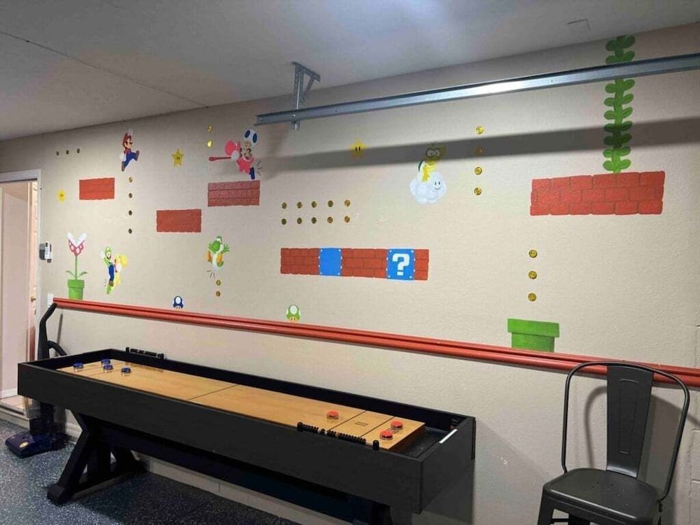 Super Mario Hideaway - Pool, Spa, Game Room Fun! 4 Bedroom Villa