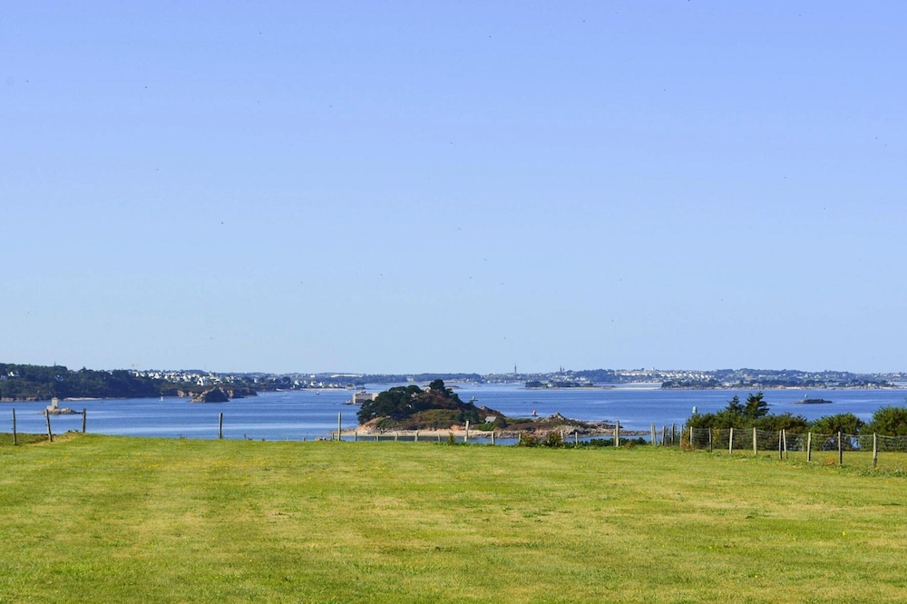 Villa in Plougasnou With Stunning Sea Views