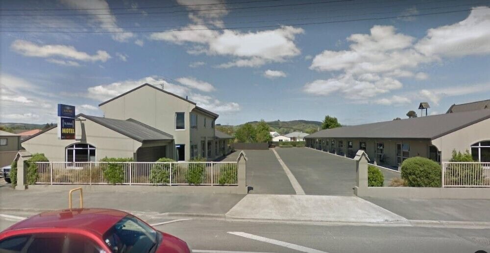 St John's Court Motel