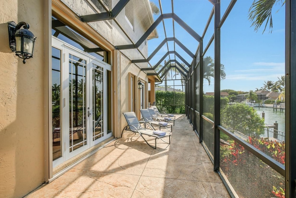 WIN1288 4 Bedroom Holiday Home by Marco Naples Vacation Homes