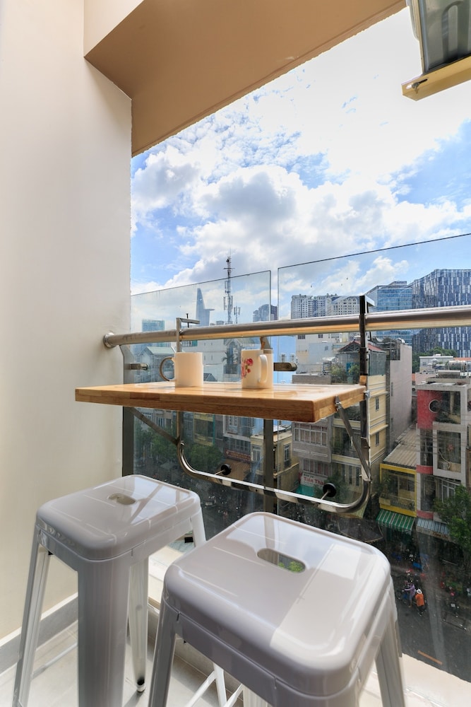 Jennifer House - Millenium Apartment