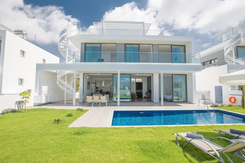 Ayia Napa Nissi Pearl Villas