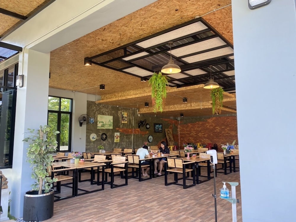 Riverside Hill Resort & Restaurant