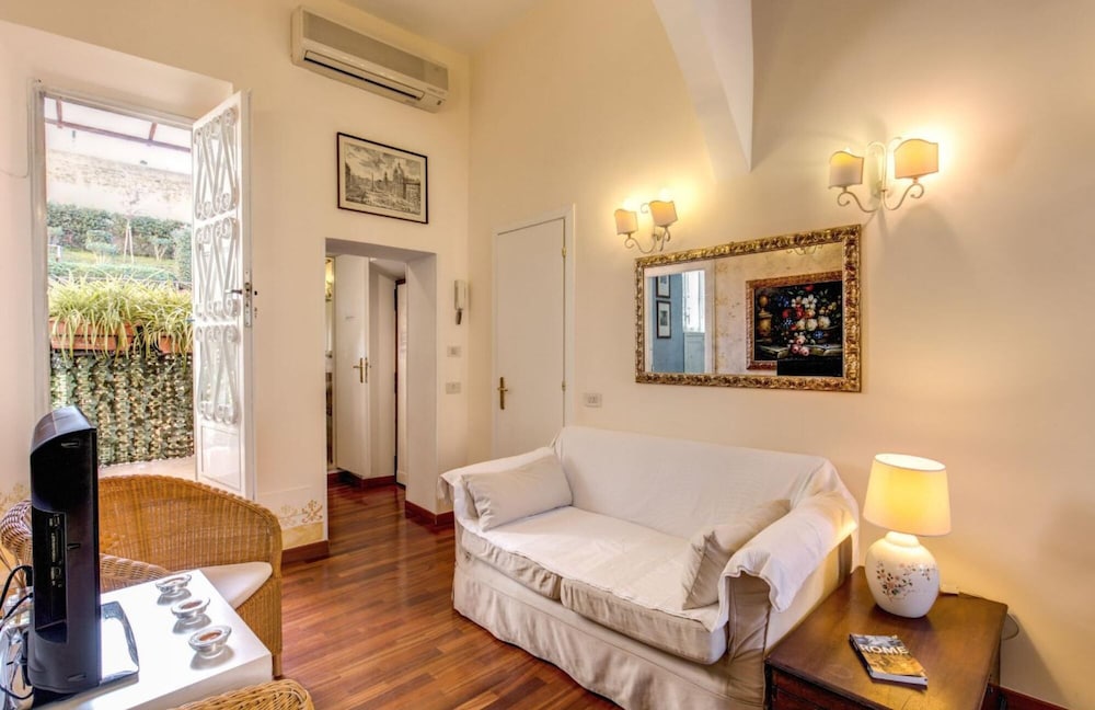 Colosseum 2BR Elegance and Charm