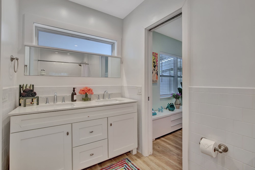 Seabreeze - 6BR Pool and Steps to Beach