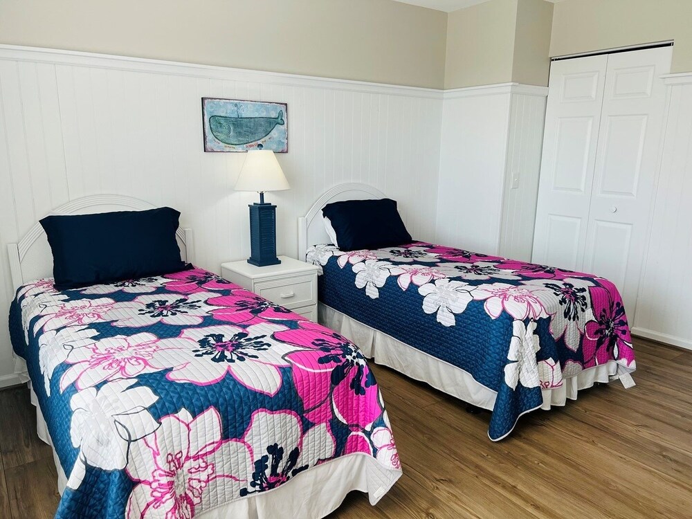 Avalon West- 5 Bedroom Home by RedAwning - Property Image 37