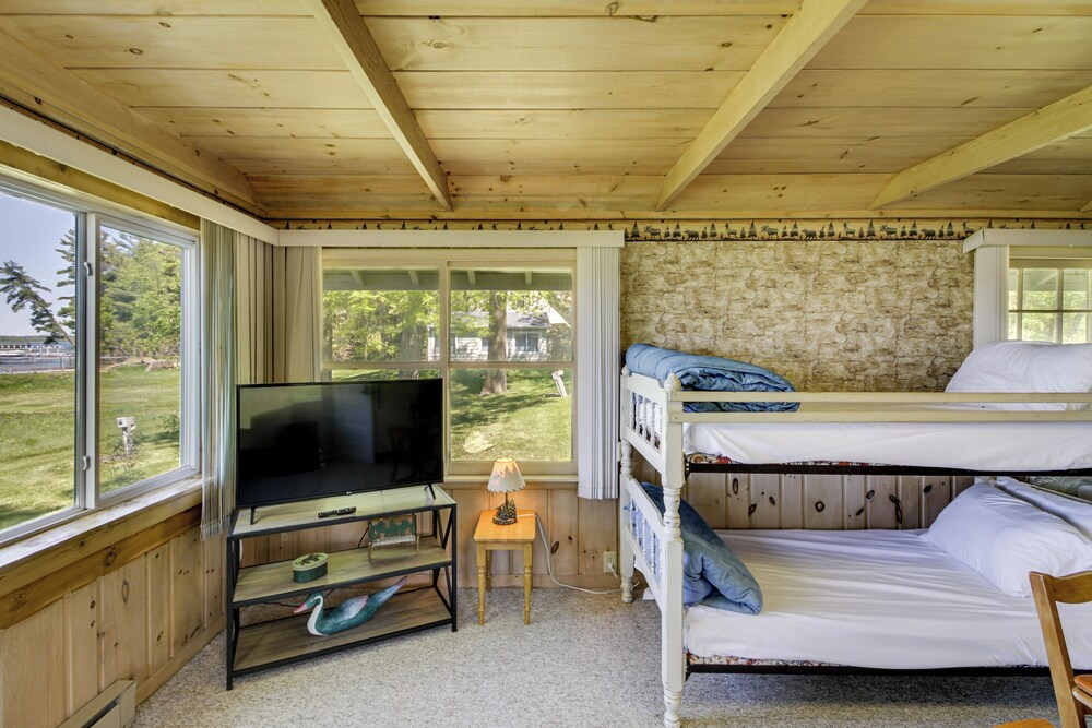 Hackensack Waterfront Retreat on Tenmile Lake