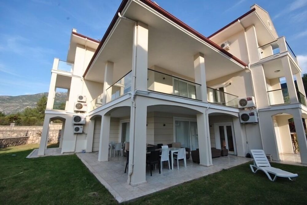 Villa Beatrice view 4