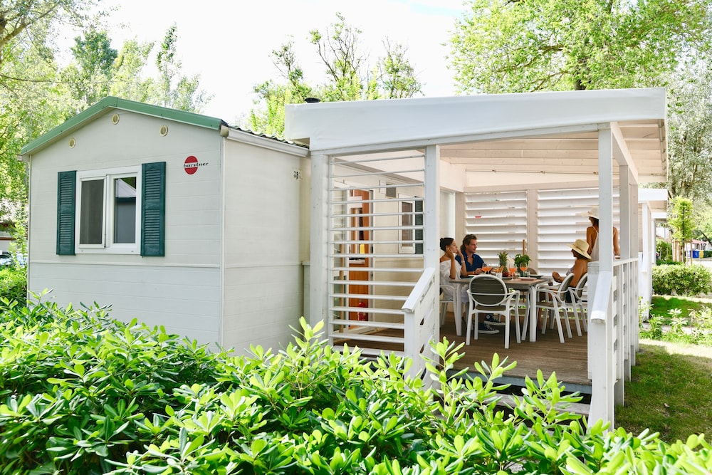 Isamar Holiday Village