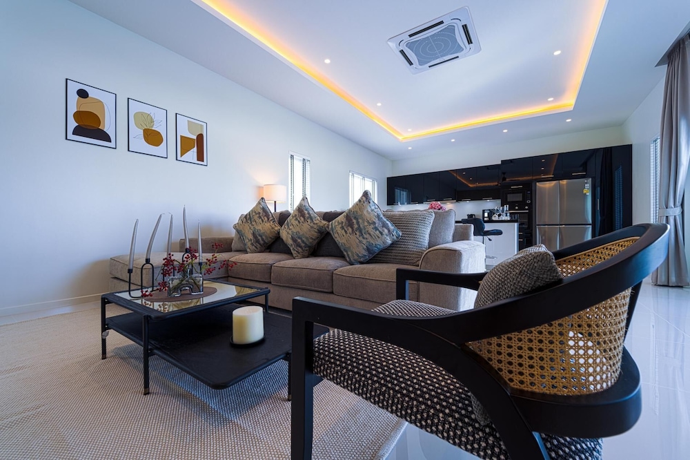 Modern 3 Bedroom Villa AS1