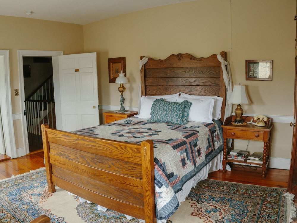 Cave Hill Farm Bed & Breakfast view 4